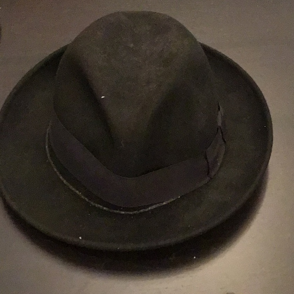 🏥Mantles black fedora
